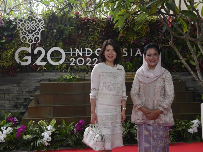 Gaya Fesyen 6 Istri Pimpinan Negara Delegasi KTT G20 di Spouse Program