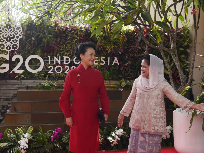 Gaya Fesyen 6 Istri Pimpinan Negara Delegasi KTT G20 di Spouse Program