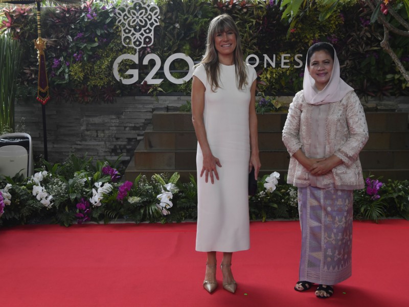 Gaya Fesyen 6 Istri Pimpinan Negara Delegasi KTT G20 di Spouse Program