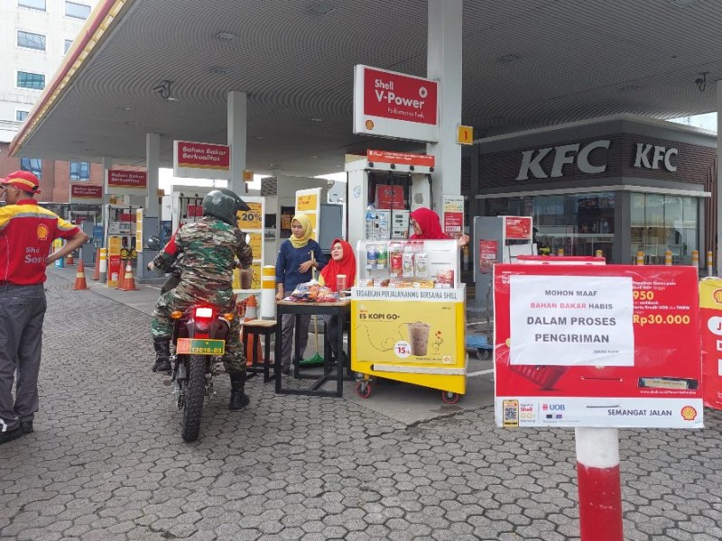 Suasana stasiun pengisian bahan bakar umum (SPBU) Shell di Mampang Prapatan, Jakarta Selatan saat Stok BBM Kosong, Jumat (31/1/2025). - BISNIS/Mochammad Ryan Hidayatullah