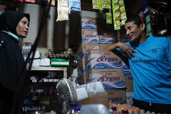 Sandi Jadi Rebutan Emak-emak di Sinjai Sulsel