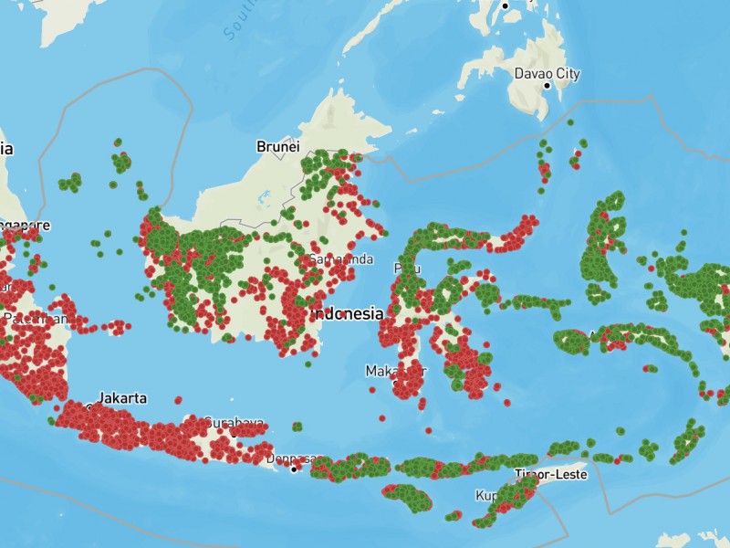 Peta pesebaran BTS 4G Bakti (hijau) dan titik Akses Internet (merah)