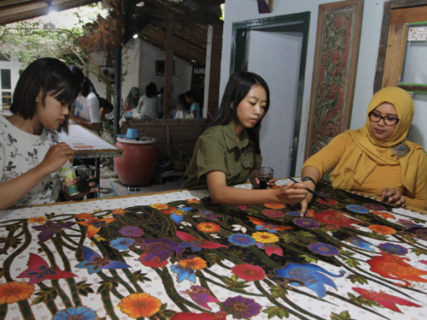 Anjani dan Tangan-Tangan Mungil yang Menjelajah hingga ke Moscow