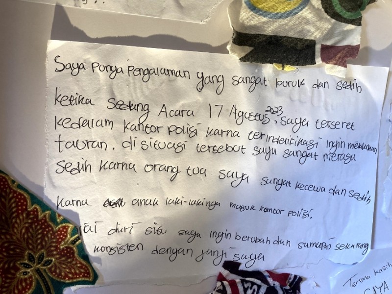 Sebuah surat yang dituliskan peserta yang terlibat dalam Proyek karya seni kolektif bertajuk Hati Polyhedron: Simbol Persatuan dalam Keberagaman (The Hati Polyhedron Project: ​​A Symbol of Unity in Diversity)/Bisnis-Oktaviano DB Hana 