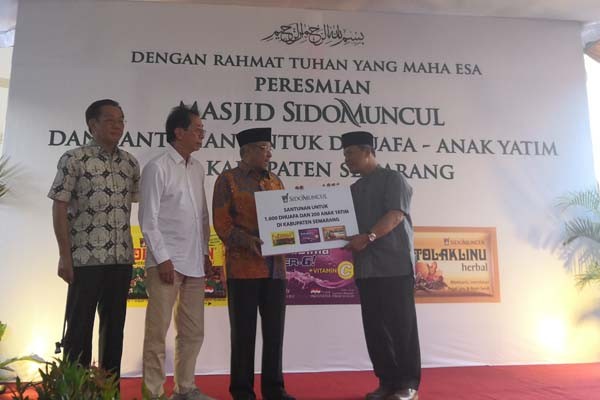 Sido Muncul Resmikan Masjid sekaligus Beri Santunan kepada 1.200 Dhuafa & Anak Yatim