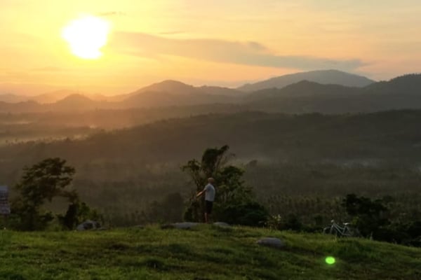 WISATA MANADO: Simore Peak Sajikan Pemandangan Gunung dan Laut