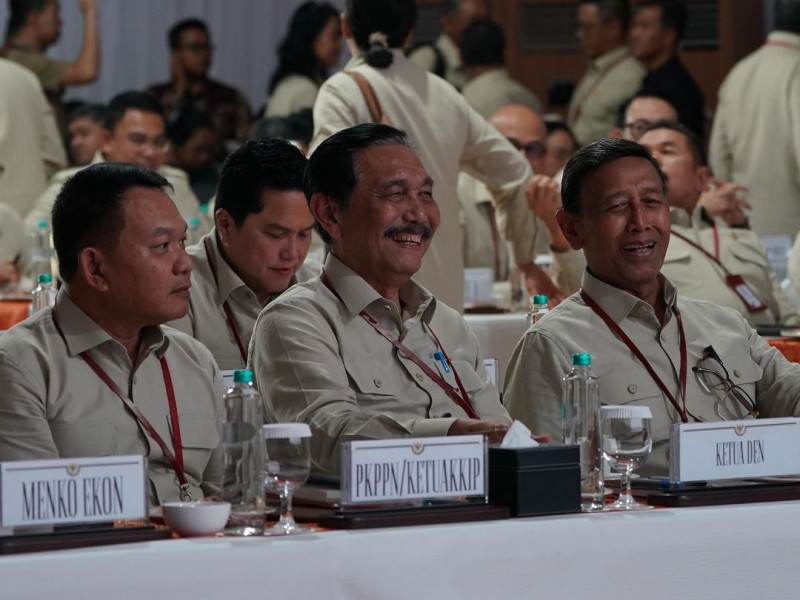 Momen Para Menteri Prabowo-Gibran Pakai Safari ala Baju Perjuangan Soekarno di Retreat Magelang