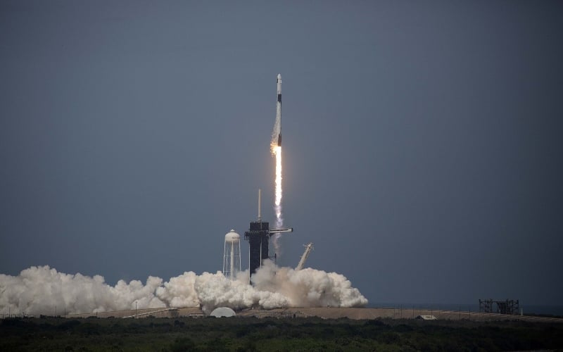 SpaceX meluncurkan satelit dari Florida, AS