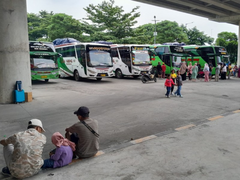 Foto-Foto Terminal Bus Lengang Saat Mudik Gratis Membludak Sambut Hari Raya Idulfitri 2024