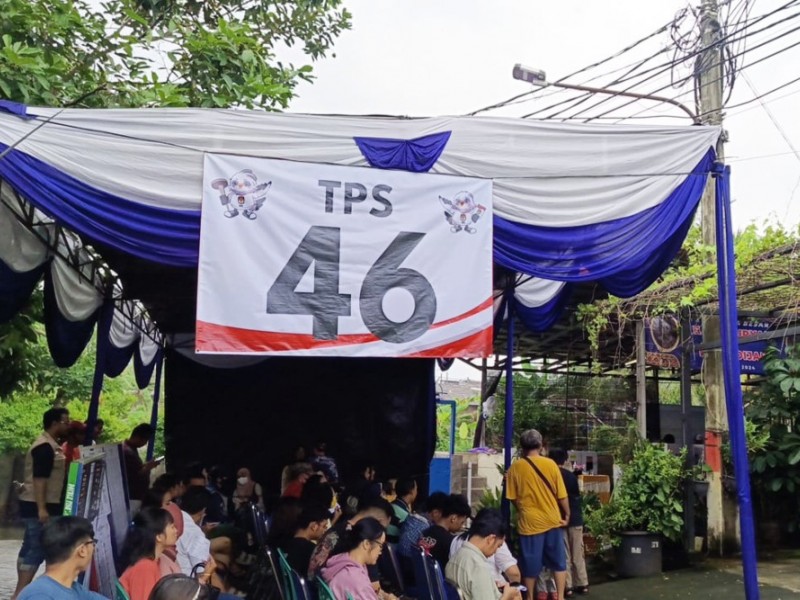 Antrean warga di TPS 46 di Ciledung, Kota Tangerang, Banten, yang hendak memanfaatkan hak suaranya pada hari H Pilpres 2024/Istimewa
