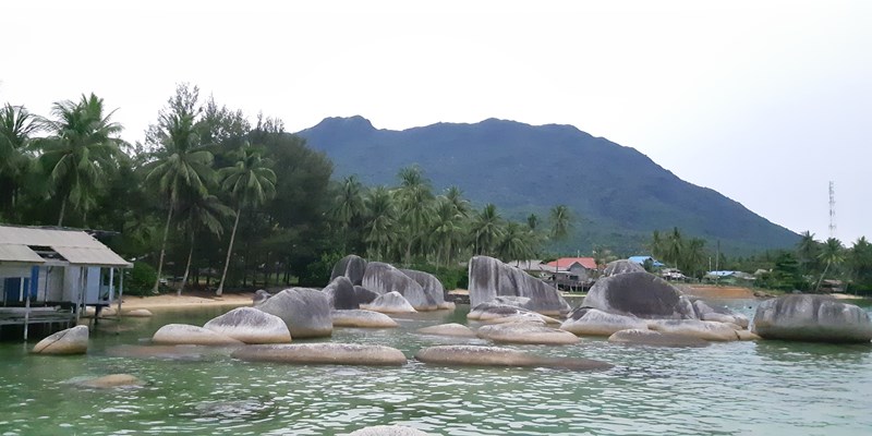 Ini Dia Lima Pantai Populer di Natuna