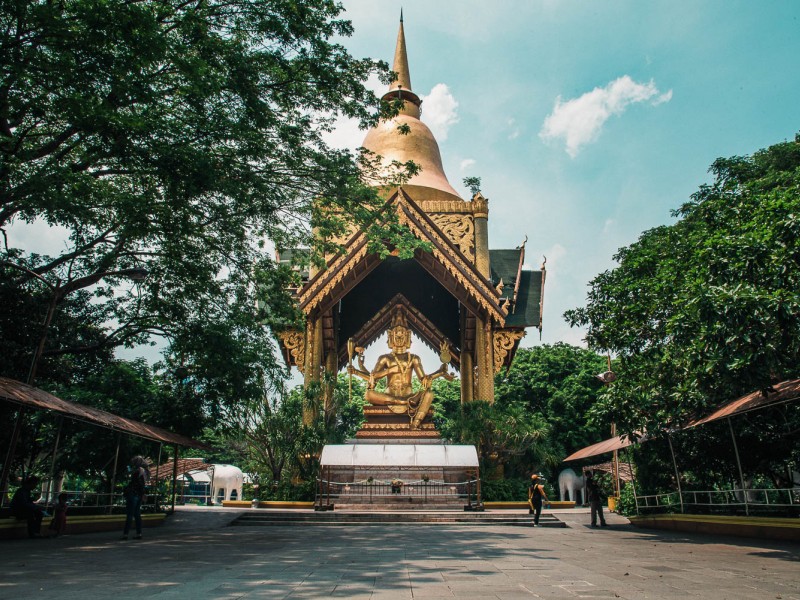 Tempat wisata di Surabaya, salah satunya Patung Buddha 4 Rupa 