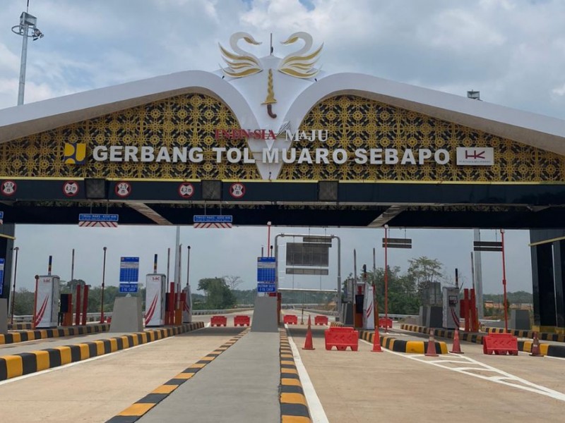 Gerbang Tol Muaro Sebapo di ruas Tol Betung - Tempino - Jambi, Seksi 3 Bayung Lencir - Tempino - BISNIS/Fitri Sartina Dewi.