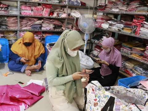 Lampu Kuning Kredit Macet Segmen Wong Cilik