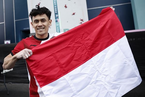 Torehan Emas dari Veddriq Leonardo Membawa Bendera Indonesia Berkibar di Atas China dan AS