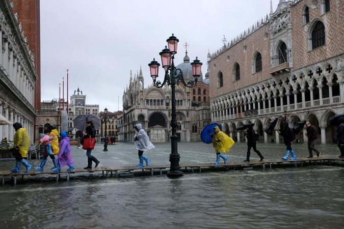 Venesia Alami Banjir Terbesar Sejak 50 Tahun Terakhir, Ini Foto-fotonya