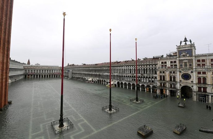 Venesia Alami Banjir Terbesar Sejak 50 Tahun Terakhir, Ini Foto-fotonya