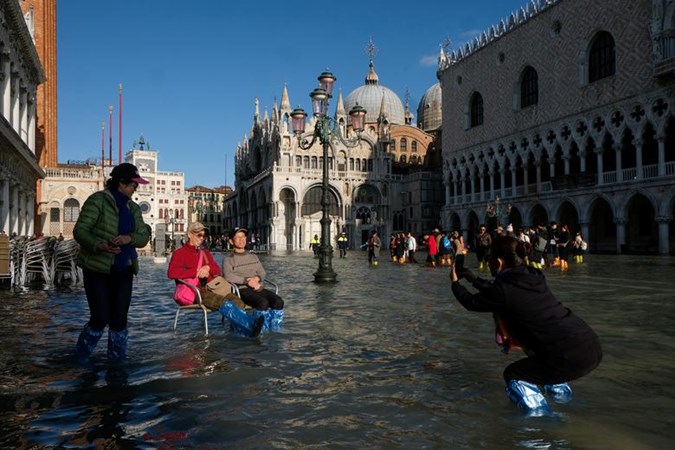 Venesia Alami Banjir Terbesar Sejak 50 Tahun Terakhir, Ini Foto-fotonya