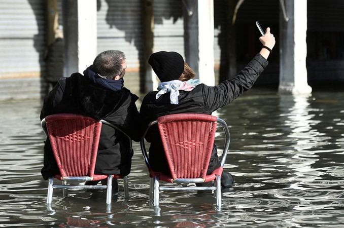 Venesia Alami Banjir Terbesar Sejak 50 Tahun Terakhir, Ini Foto-fotonya