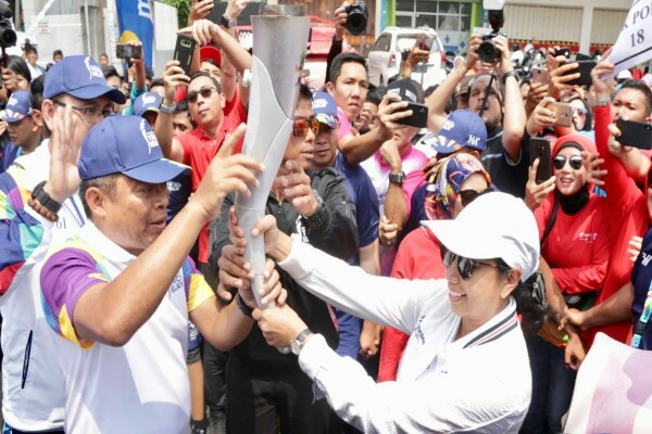 Ikut Torch Relay, Menteri Rini Apresiasi Dukungan BUMN Sukseskan Asian Games 2018