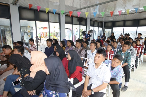 Sisi Lain Halal Park, Milenial Belajar Bisnis Pakai Gadget di RKB BNI Fest