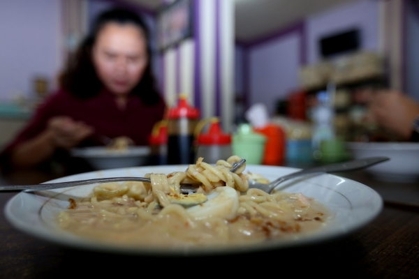 Ke Palembang, Jangan Lupa Mencicipi Mi Celor dan Laksan