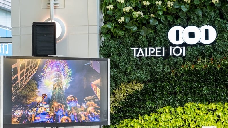 Gedung Taipei 101 Gelar Pesta Kembang Api dan Animasi Hewan Langka