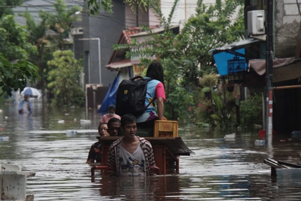 Foto Penampakan Banjir Jakarta dan Tangerang