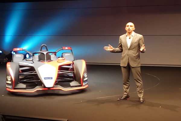 LAPORAN DARI JEPANG: Hadapi Musim Ke-6, Nissan Luncurkan Tampilan Baru Mobil Formula E