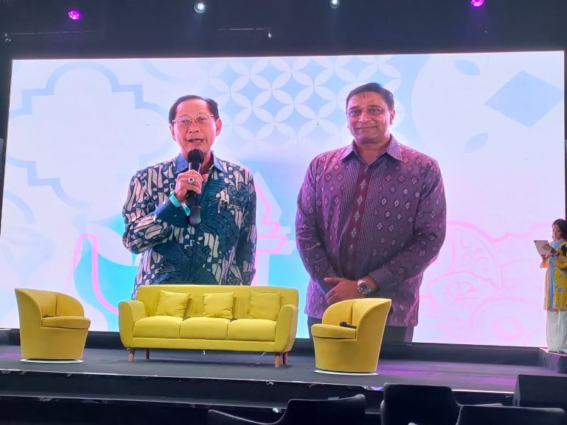 Presiden Direktur BCA Jahja Setiaatmadja saat memberi sambutan di MX Center Indosat