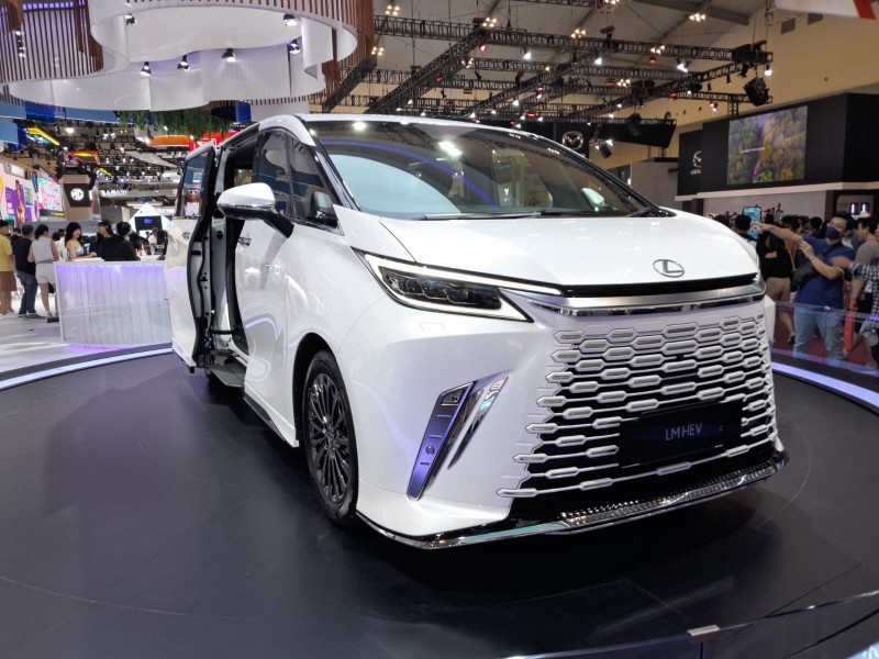 Tonggak Baru GIIAS 2023, Mobil Listrik Laris Manis