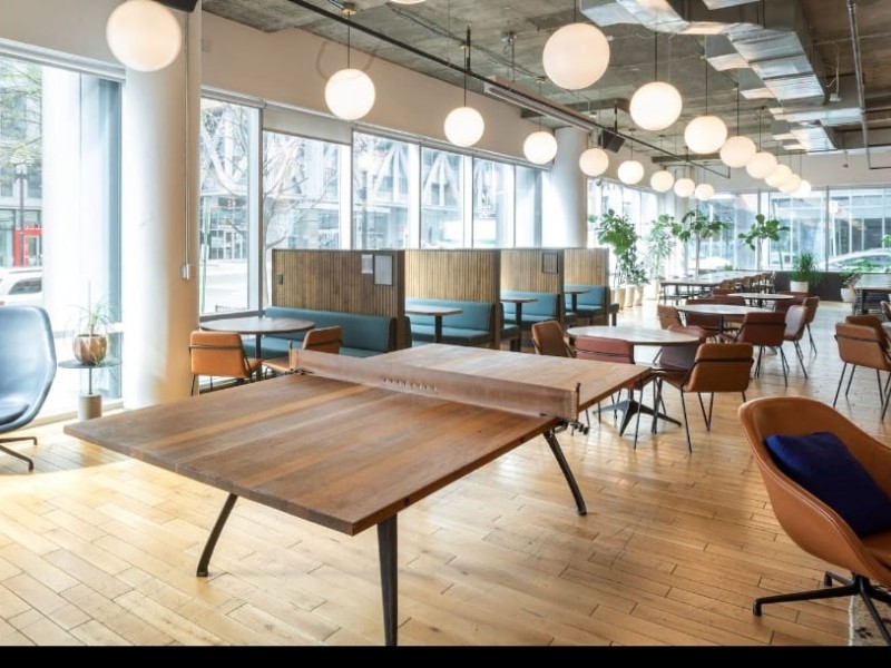 Ruangan tempat bekeja di salah satu cabang WeWork