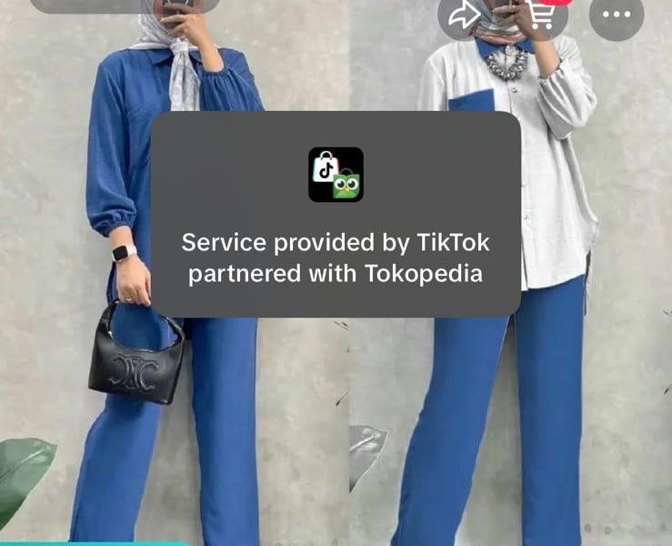 Logo Tokopedia di tengah 