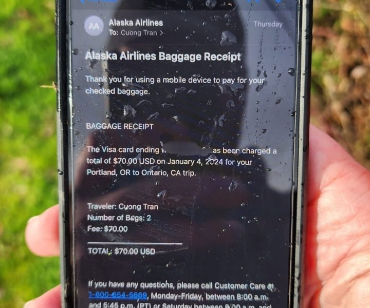 Penampakan utuh iPhone yang jatuh dari ketinggian 5.000 meter