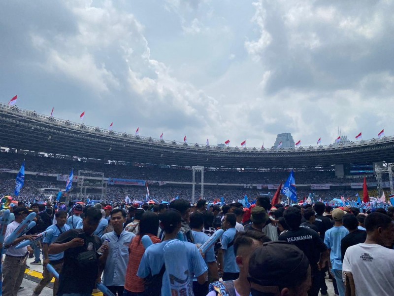 Foto-Foto Kampanye Akbar Prabowo-Gibran yang Bikin GBK jadi Lautan Biru