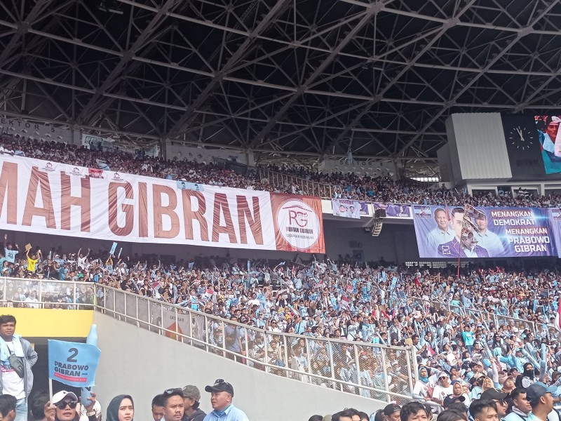 Foto-Foto Kampanye Akbar Prabowo-Gibran yang Bikin GBK jadi Lautan Biru