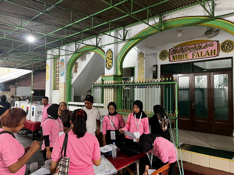 2 TPS di Pademangan Roboh dan Kebanjiran, Warga Nyoblos di Masjid