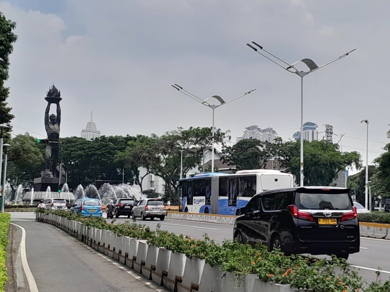 Suasana kawasan Jalan Jenderal Sudirman, Senayan, Jakarta Selatan terlihat lengang pada H-2 Lebaran atau Senin (8/4/2024). JIBI/Arlina Laras 