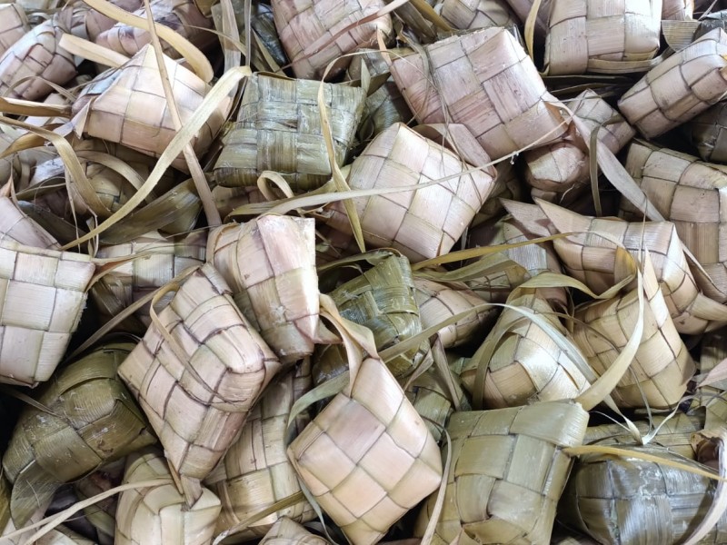 ketupat yang dijual di Pasar Kramat Jati