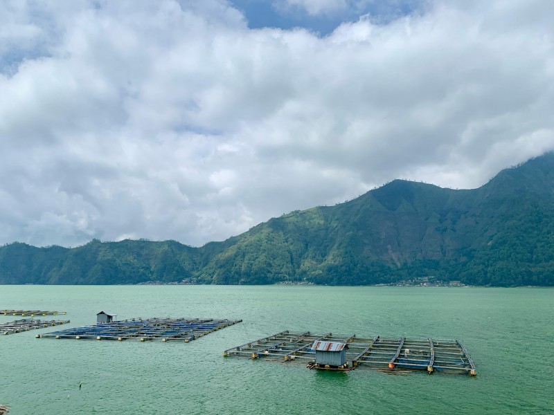 Danau Batur adalah danau kawah di Kintamani, Kabupaten Bangli di Bali, Minggu (27/5). Danau Batur menjadi salah satu danau dengan status terancam/Bisnis-Adam Rumansyah