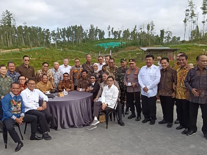 Menteri Kabinet Indonesia Maju berfoto bersama sebelum mengikuti sidang kabinet perdana di Ibu Kota Negara (IKN) Nusantara, Senin (12/8/2024). Dok Istimewa 