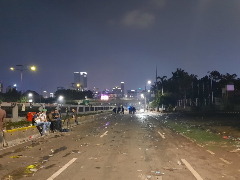 Situasi terkini di sekitar Gedung DPR RI pascaaksi demonstrasi tolak RUU Pilkada, Kamis (22/8/2024)/Bisnis-Hendri T. Asworo