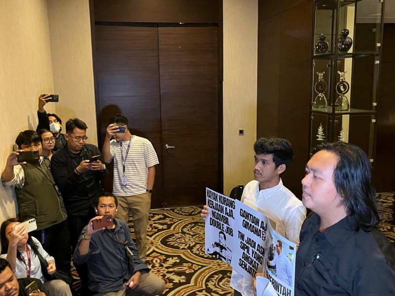 Detik-detik Rapat Panja RUU TNI di Hotel Mewah Digeruduk Koalisi Sipil