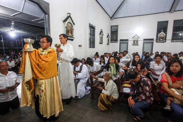 Potret Misa Kamis Putih dari Berbagai Daerah