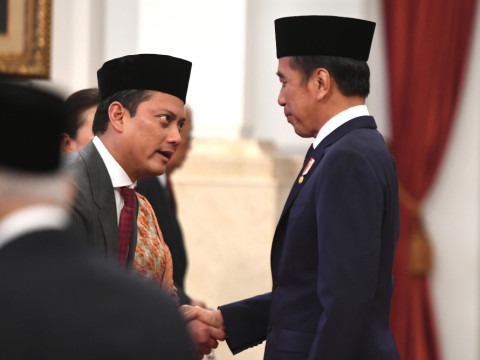 Presiden Jokowi resmi melantik Thomas Djiwandono sebagai Wamenkeu II di Istana Kepresidenan, Rabu (18/7/2024). Dok ANTARA FOTO