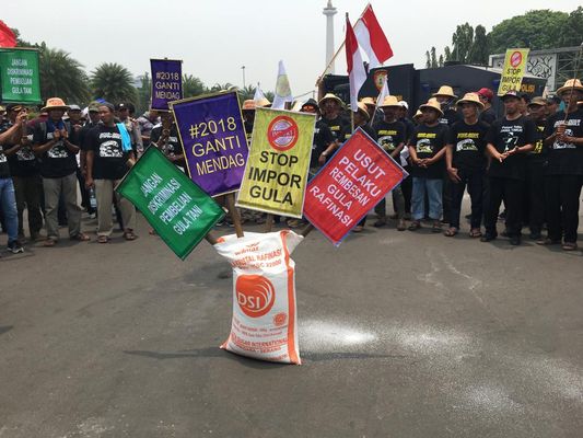 Protes Impor Gula, Ratusan Petani Tebu Berunjuk Rasa di Istana Merdeka