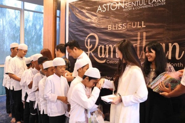 Aston Sentul Rayakan Bulan Penuh Berkah Bersama Anak Yatim