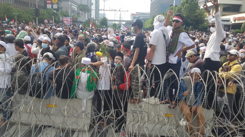 AKSI 22 MEI : Massa Bertambah, Orasi Demonstran di Kantor Bawaslu Dimulai