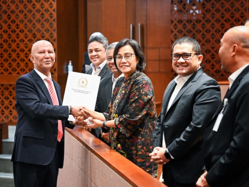 Ketua Banggar DPR Said Abdullah (kiri) dan Menteri Keuangan Sri Mulyani Indrawati, beserta jajaran petinggi Kementerian Keuangan. / Istimewa