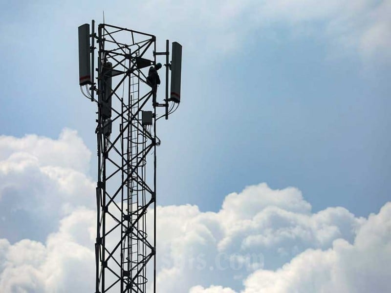 Menara pemancar sinyal internet operator seluler